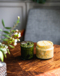 Pesto z medvědího česneku s pečenými vlašskými ořechy (vegan)