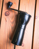 Ruční mlýnek na kafe - Hario Mini Mill Slim PRO