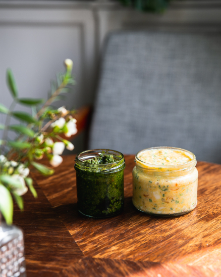 Pesto z medvědího česneku s pečenými vlašskými ořechy (vegan)