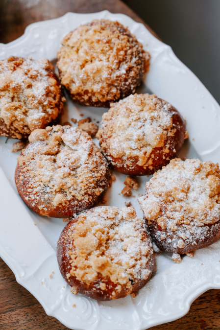 Koláček s meruňkami, tvarohem a drobenkou