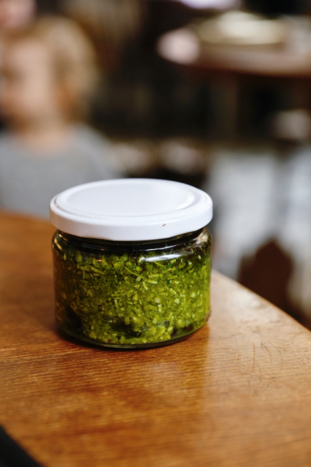 Bylinkové pesto