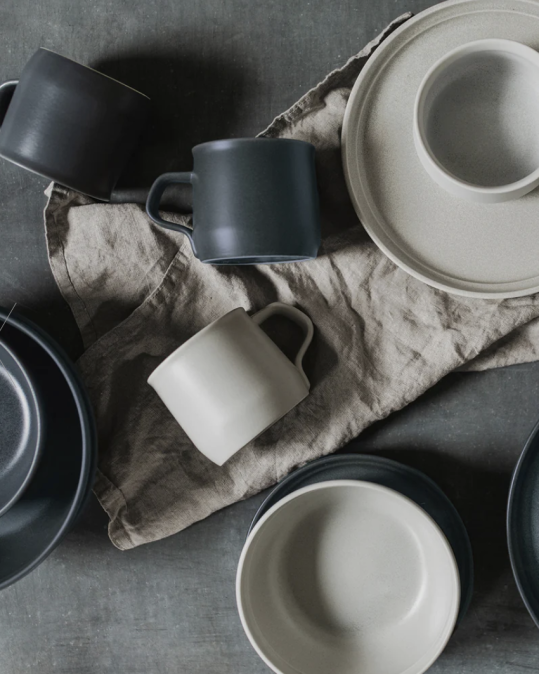 Hrnek Kinto FOG 270ml ash white